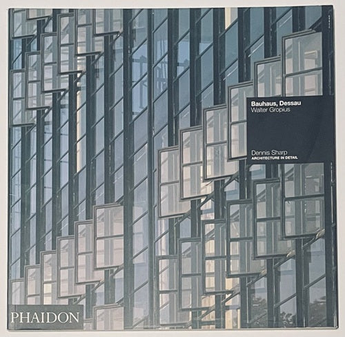バウハウス校舎（デッサウ）　ワルター・グロピウス
ARCHITECTURE IN DETAIL